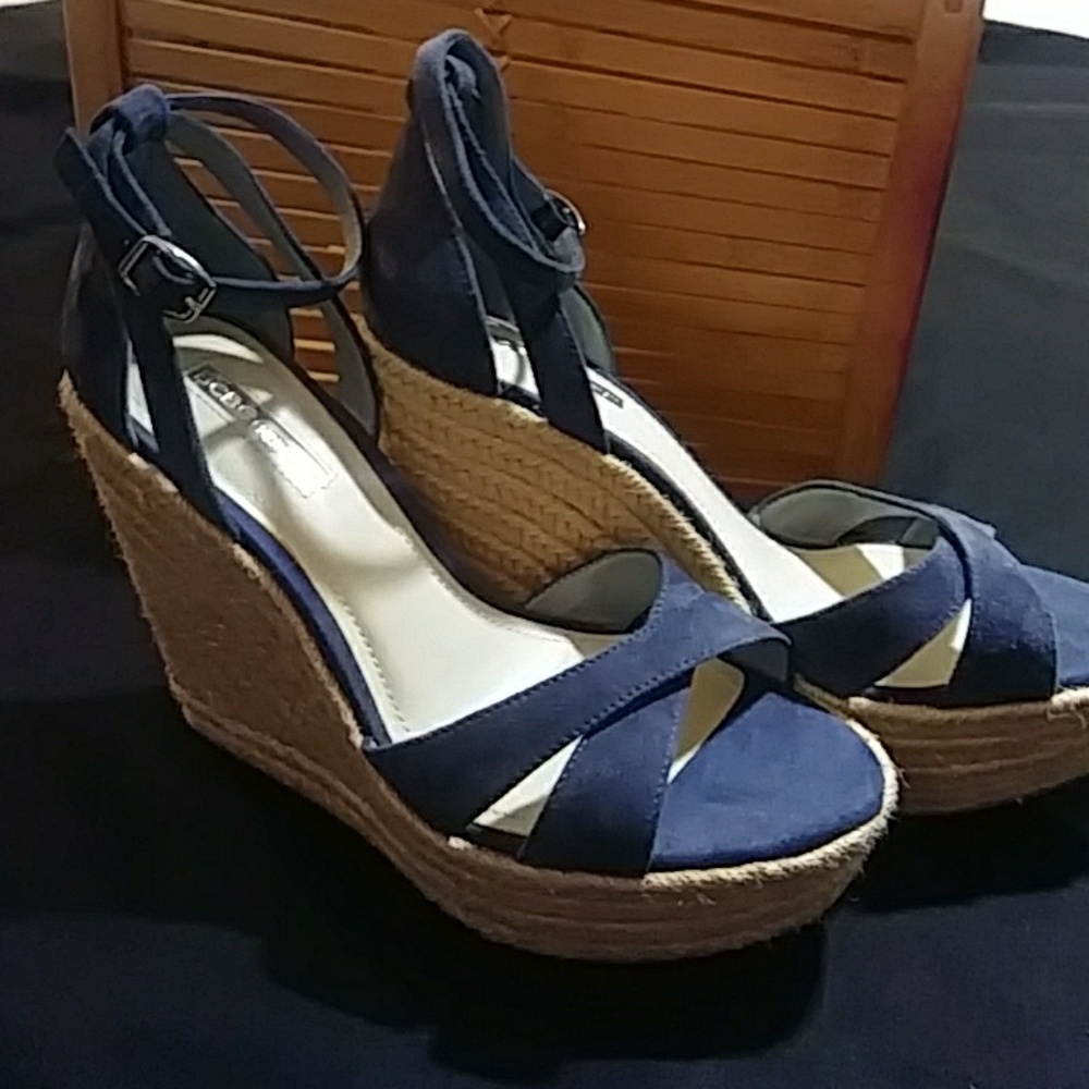 BCBGeneration Blue Suede Wedge Sandaks